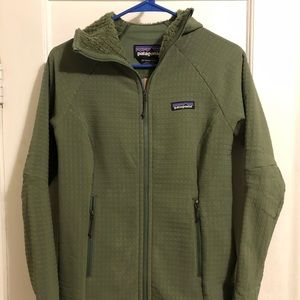 Patagonia Camp Green Women’s R2 Techface Hoody